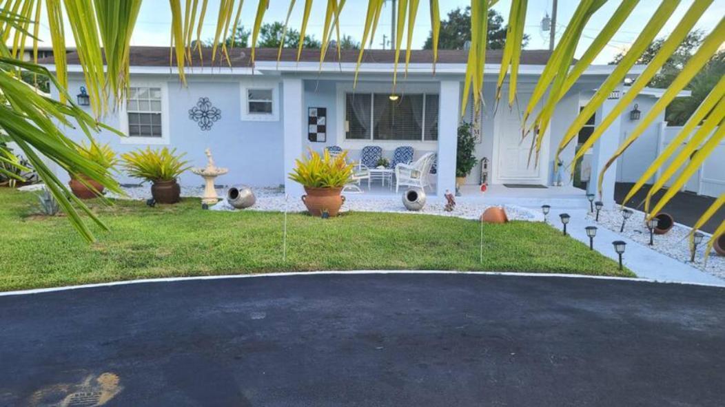 Palm Springs 3-Bedroom 2-Bath 5 Miles To The Beach Lake Worth Beach Exterior photo
